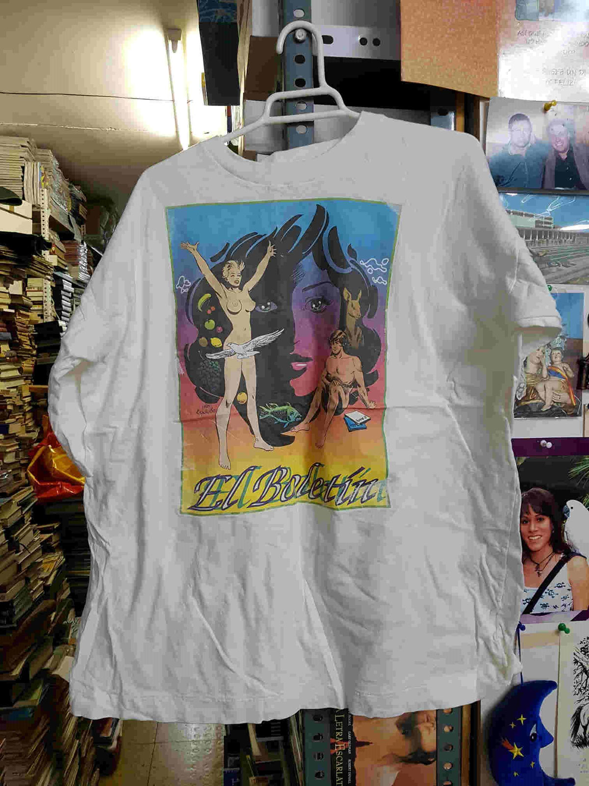 Camiseta - Primera camiseta del Boletin con una ilustracion realizada por Juan Espallardo. Talla XL