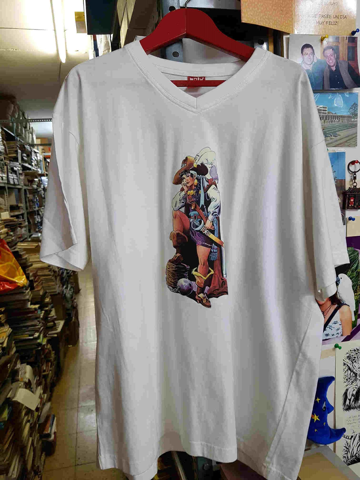 Camiseta blanca de La Capitana, por Matias Alonso. Talla XXL