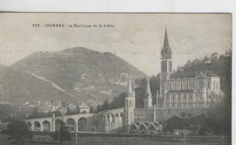 Postal B/N 0379 : Lourdes, La Basilique et la Grotte