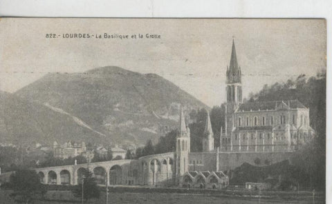 Postal B/N 0379 : Lourdes, La Basilique et la Grotte