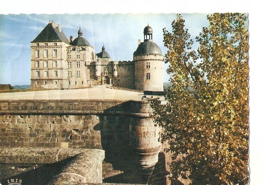 Postal 039920 : Hautefort - La porte dentree en la façade Ouest du Château
