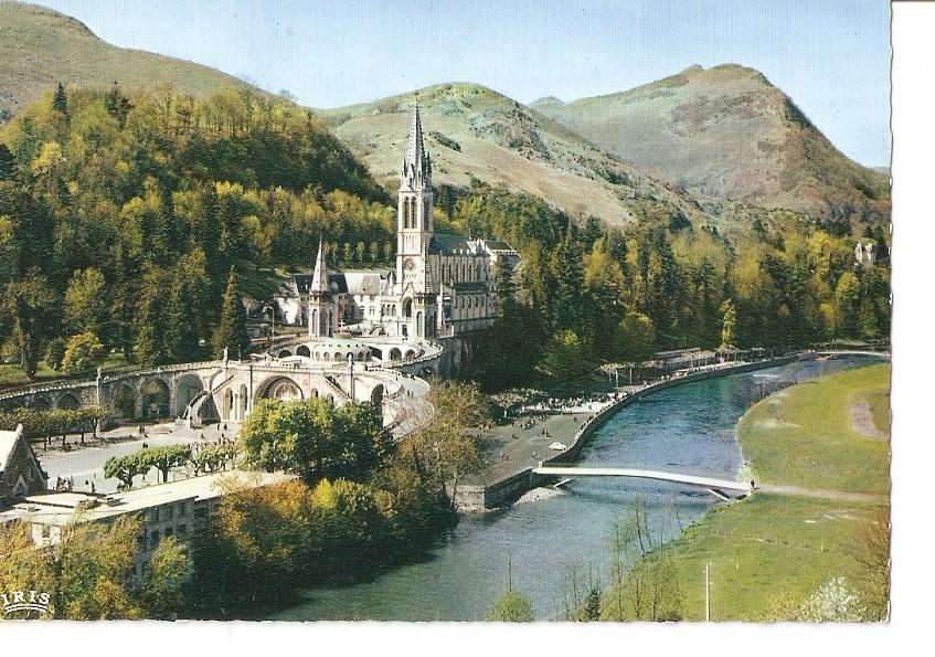 Postal 042792 : Lourdes. La Basilica e il Gave