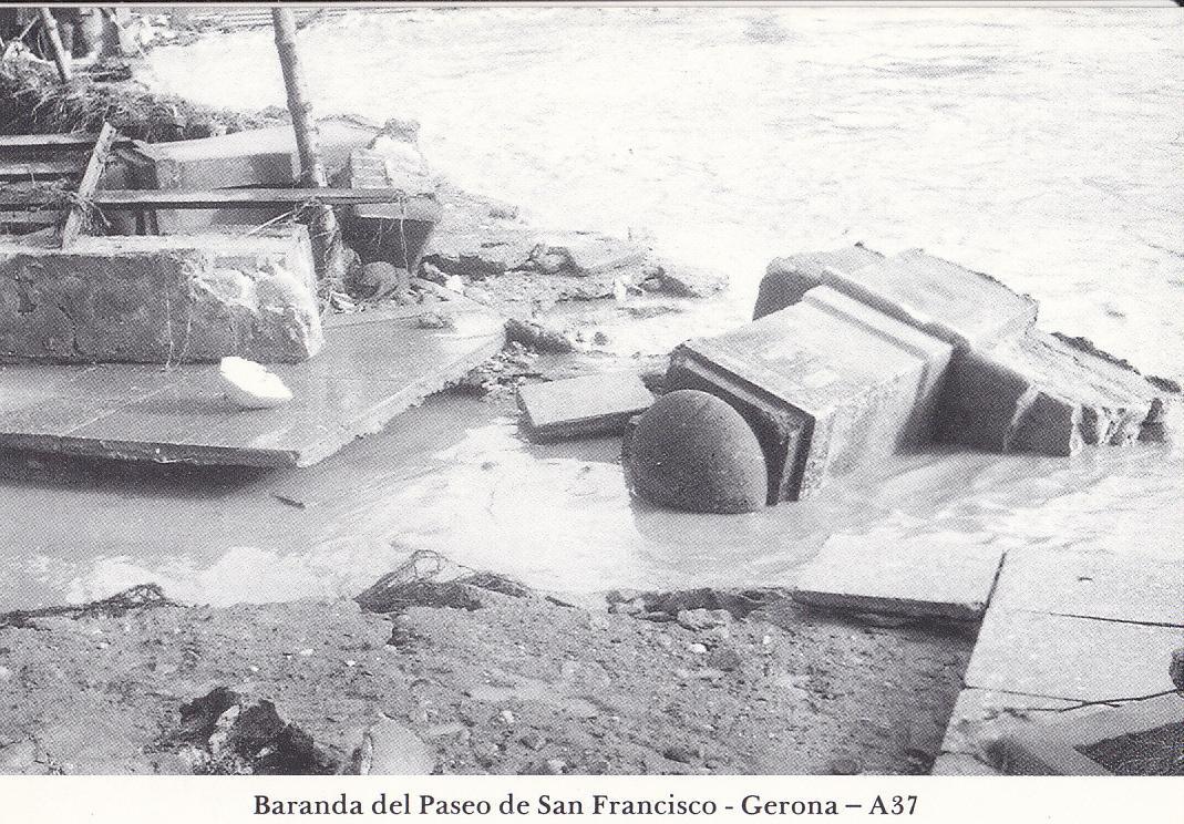 Postal 62165 : Gerona. Paseo de San Francisco llamado la Artilleria. Inundacion 12 Octubre de 1962