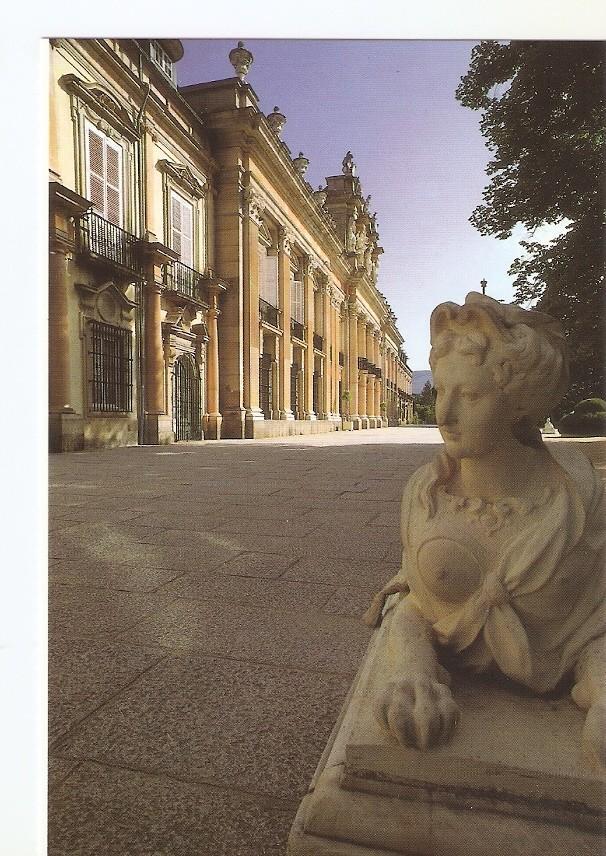 Postal 040222 : Palacio Real de la Granja. Fachada principal y una esfinge por Rene Fremin