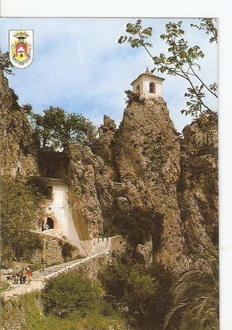 Postal 027557 : Castellde Guadalest (Alicante). Entrada al pueblo y campanario