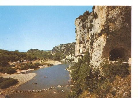 Postal 032999 : Paysages du Vivarais les Gorges de lArdeche la route du Pont dArc a Valion