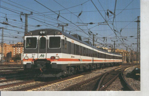 Postal 011220: Automotores diesel serie 592-001/140 en Madrid, atocha en 1995
