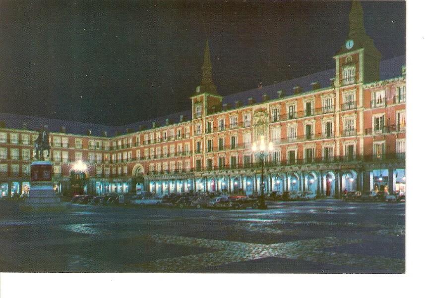 Postal 024734 : Vista nocturna de la Playa Mayor. Madrid