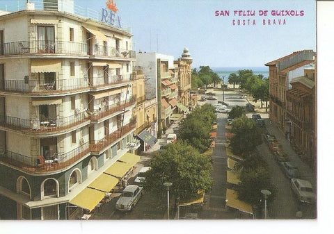 Postal 035512 : Sant Feliu de Guixols (Costa Brava). El Portalet junto al Paseo y al mar