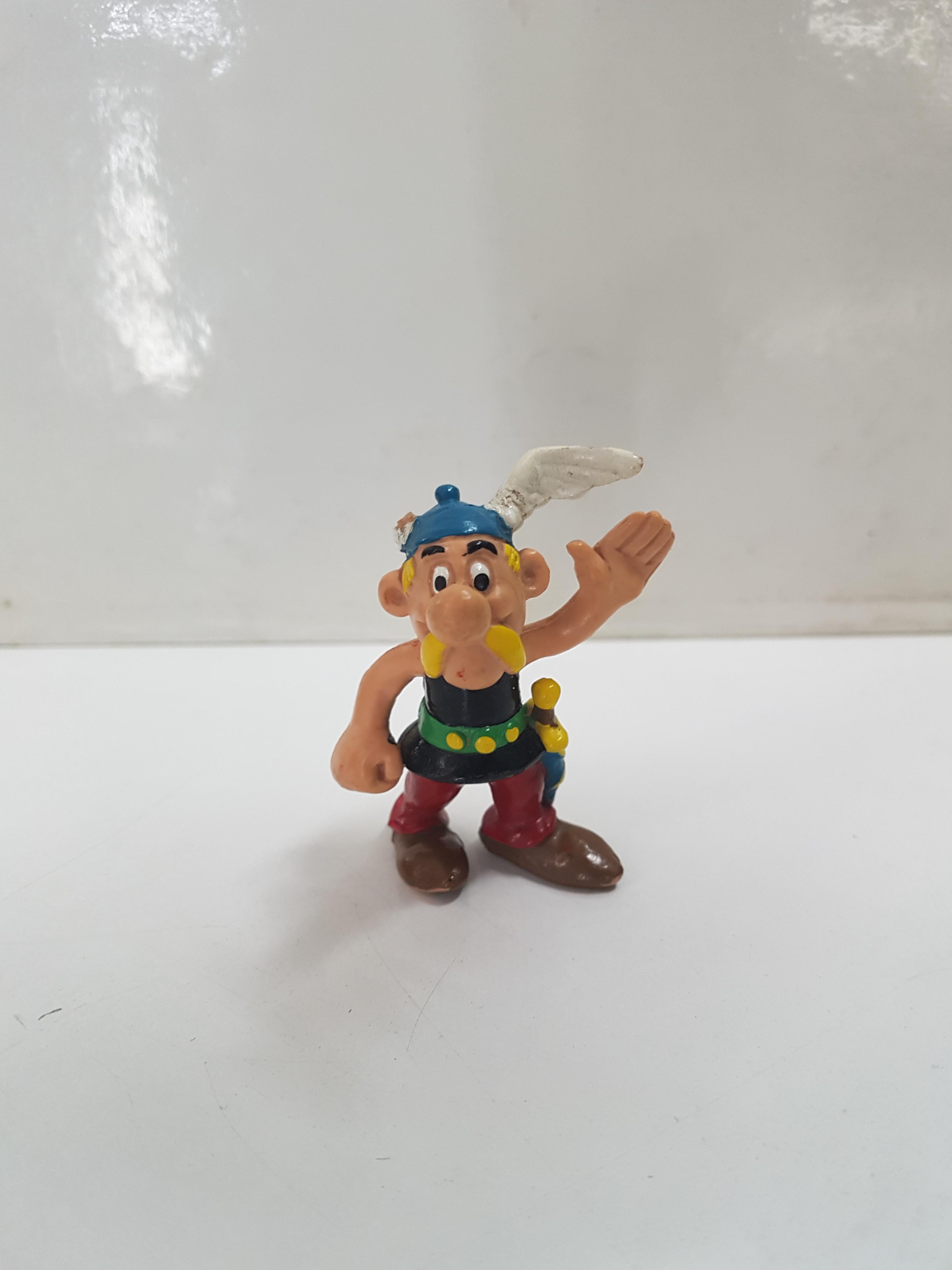 Figura serie Asterix: Asterix. Una de las alas del casco esta rota