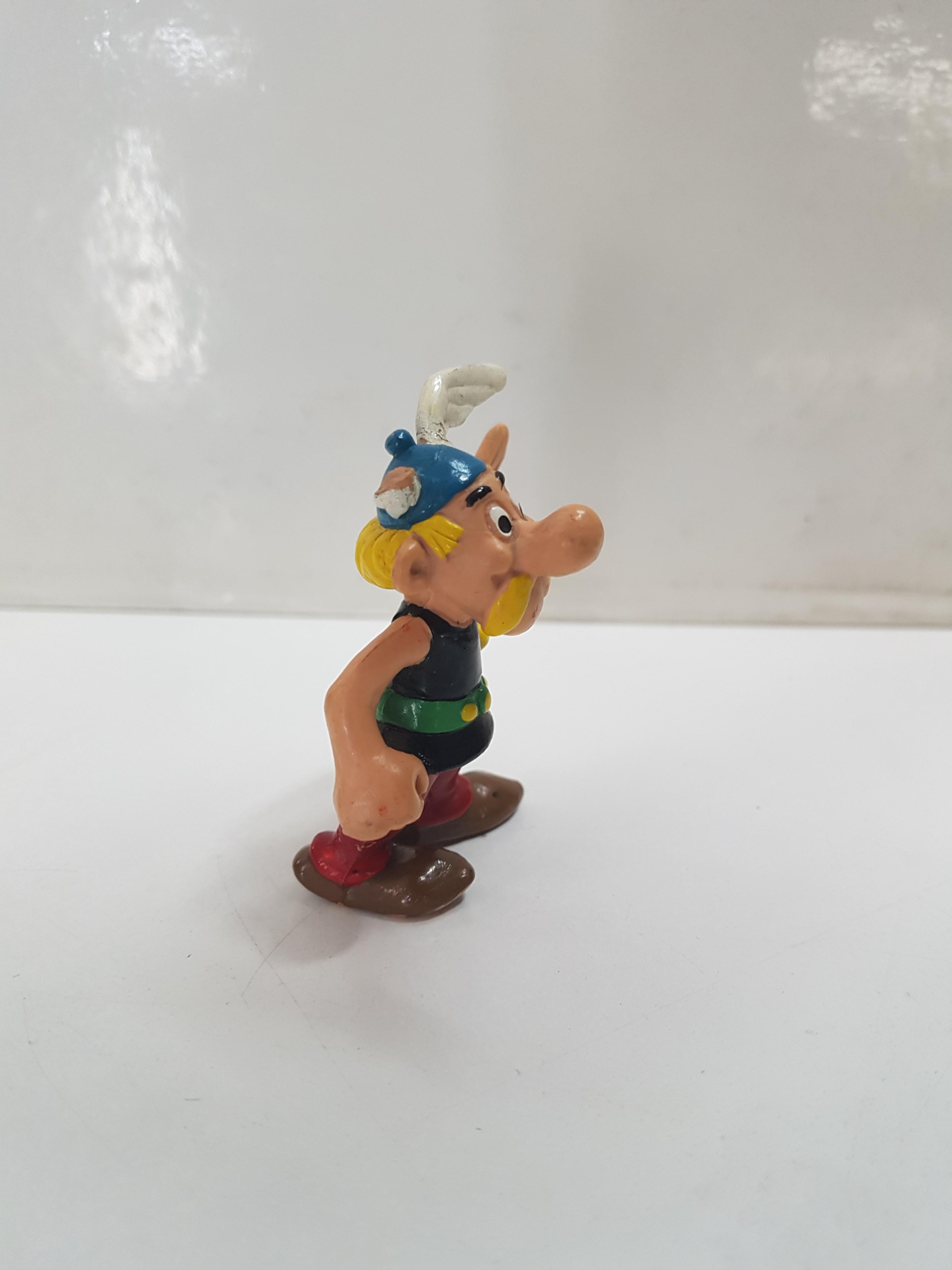 Figura serie Asterix: Asterix. Una de las alas del casco esta rota