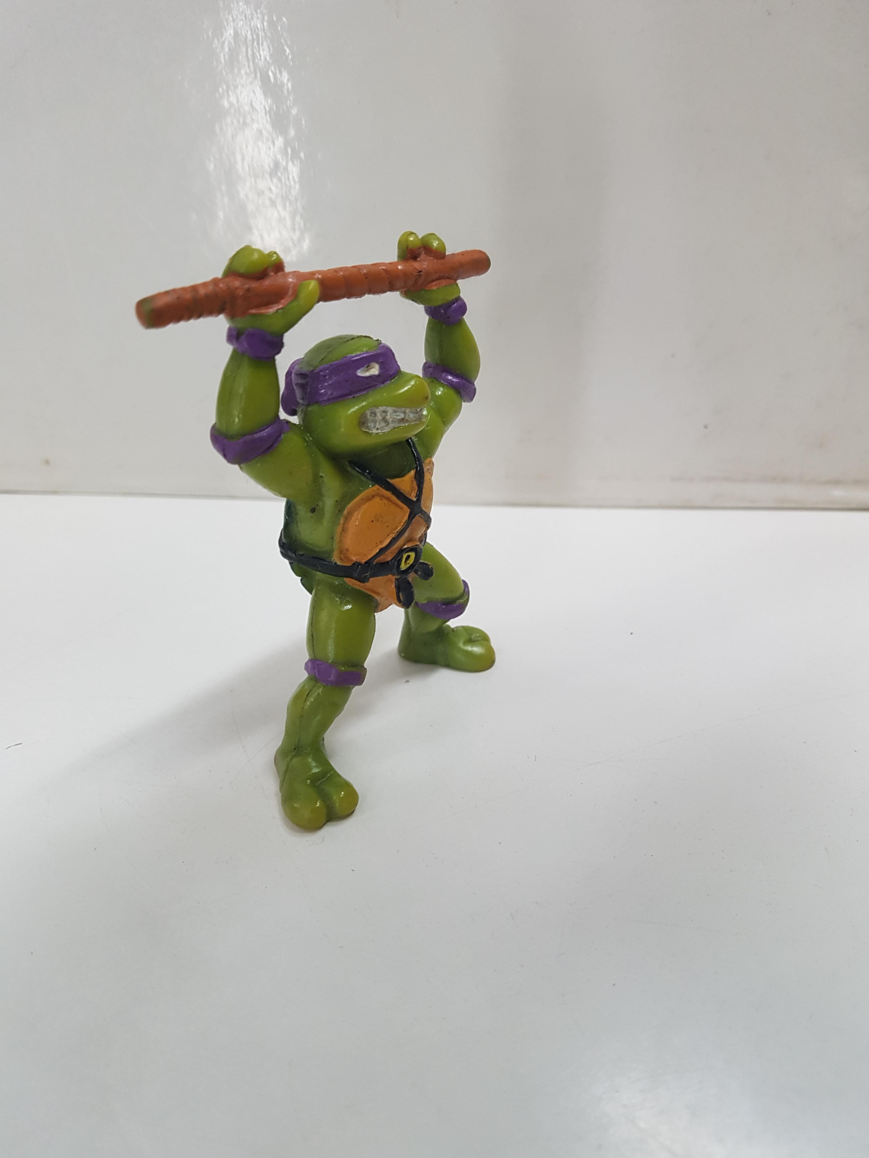 Figura serie Las Tortugas Ninja: Donatello, alzando su bo