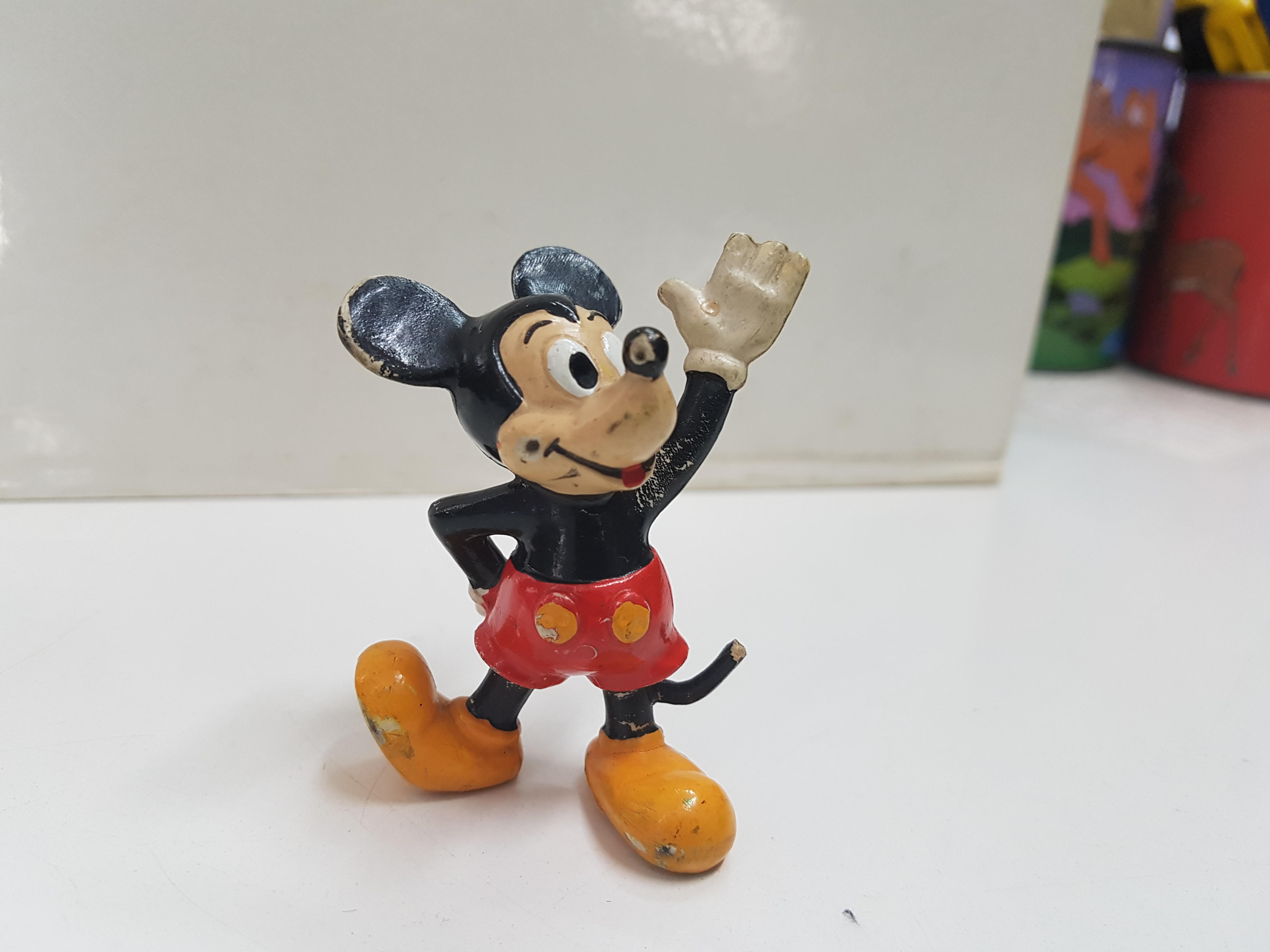 Figura de la serie Mickey Mouse: Mickey Mouse alzando el brazo