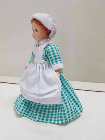 Figura de muñeca de porcelana años 80: delantal y gorros blancos, vestido a cuadros