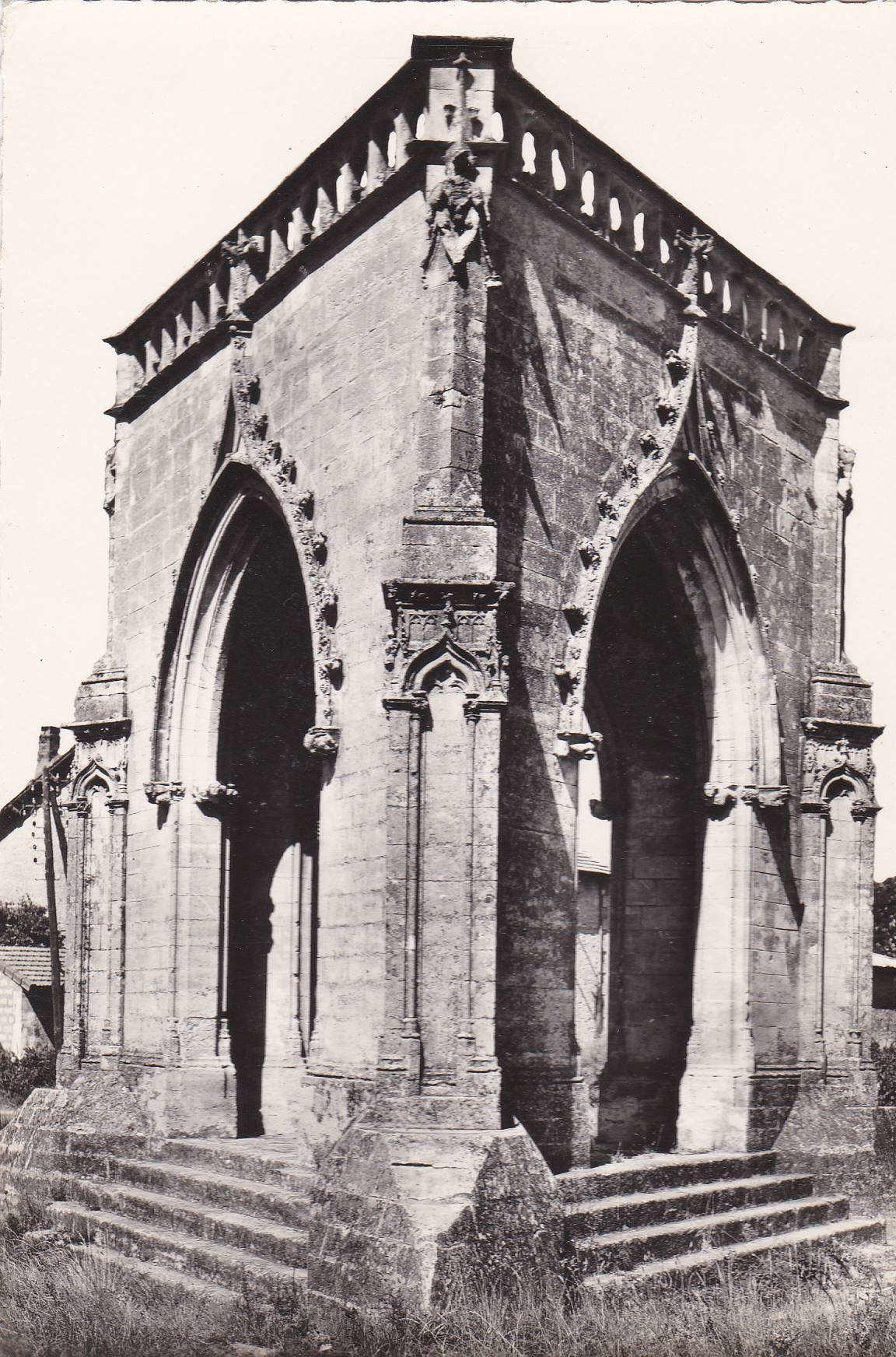 POSTAL 18926: BEAUCAIRE: LA CROIX COUVERTE