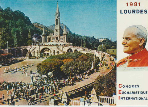 POSTAL 62510 : Plaza Piramidal La basilica. Lourdes. Francia