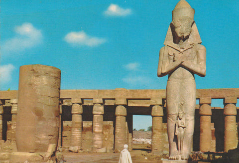 POSTAL 62569 : Templo de Amon Ra con la estatua de taharka. Karnak. Egipto