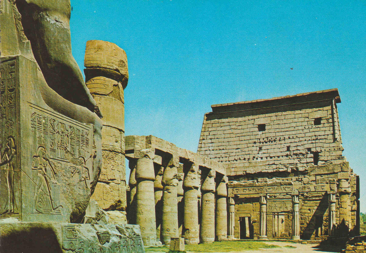 POSTAL 62583 : Explanada de Ramses II con pilon en el templo de Luxor. El cairo. Egipto