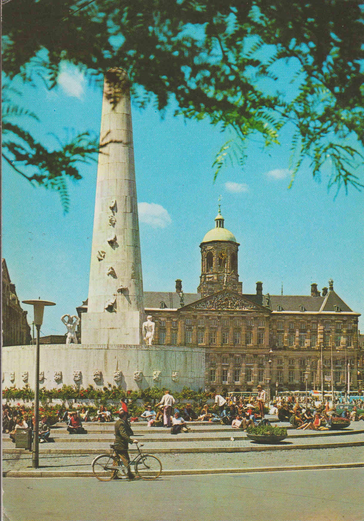POSTAL 62601 : Presa con monumento nacional y pintoresco palacio. Amsterdam. Holanda