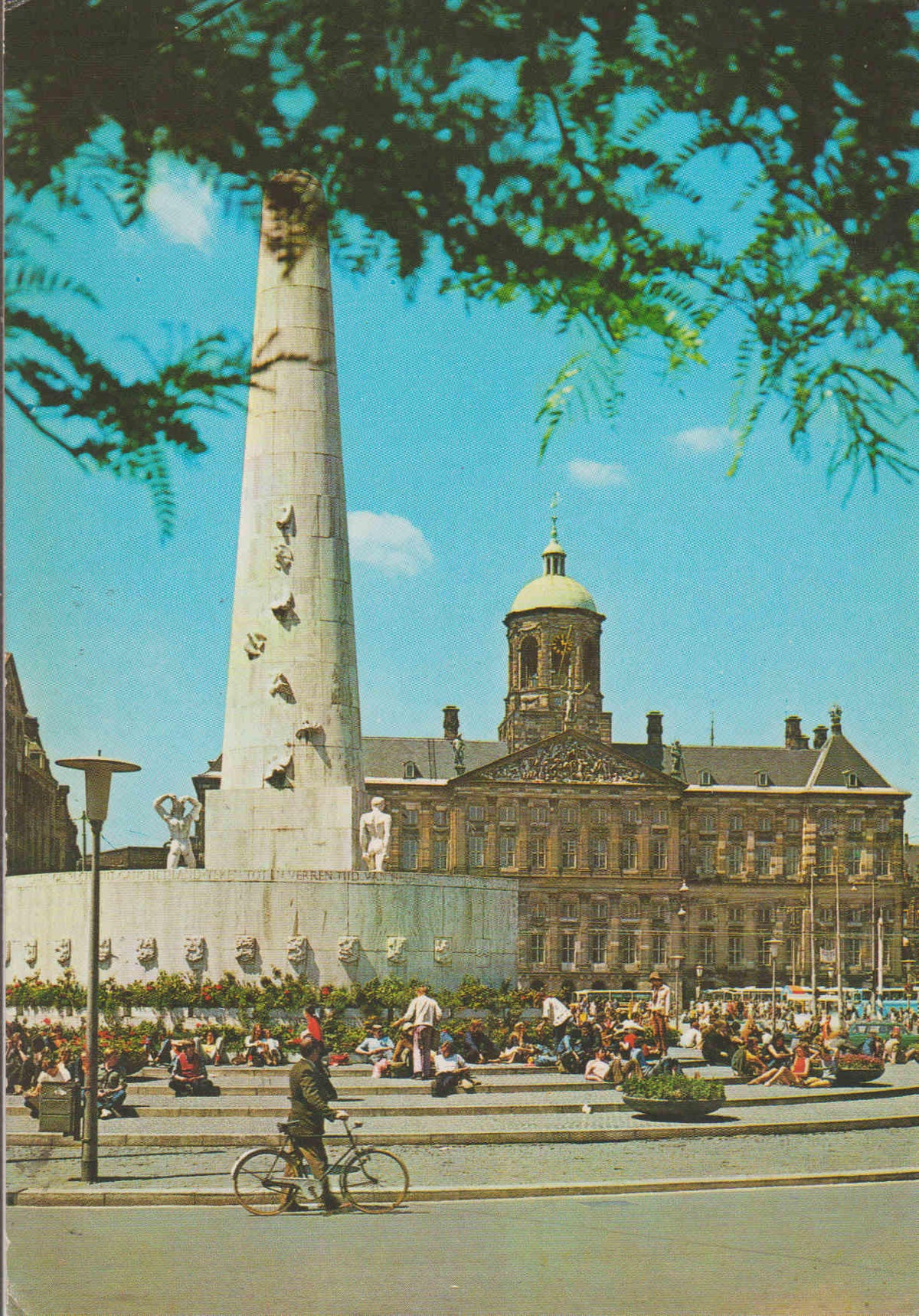 POSTAL 62601 : Presa con monumento nacional y pintoresco palacio. Amsterdam. Holanda