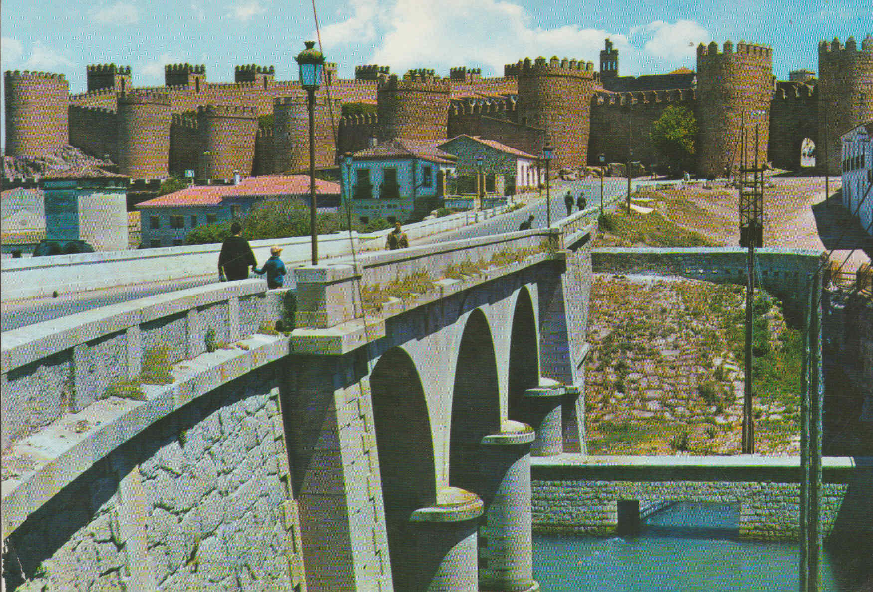 POSTAL 62677 : Puente sobre el Adaja y murallas. Avila. España