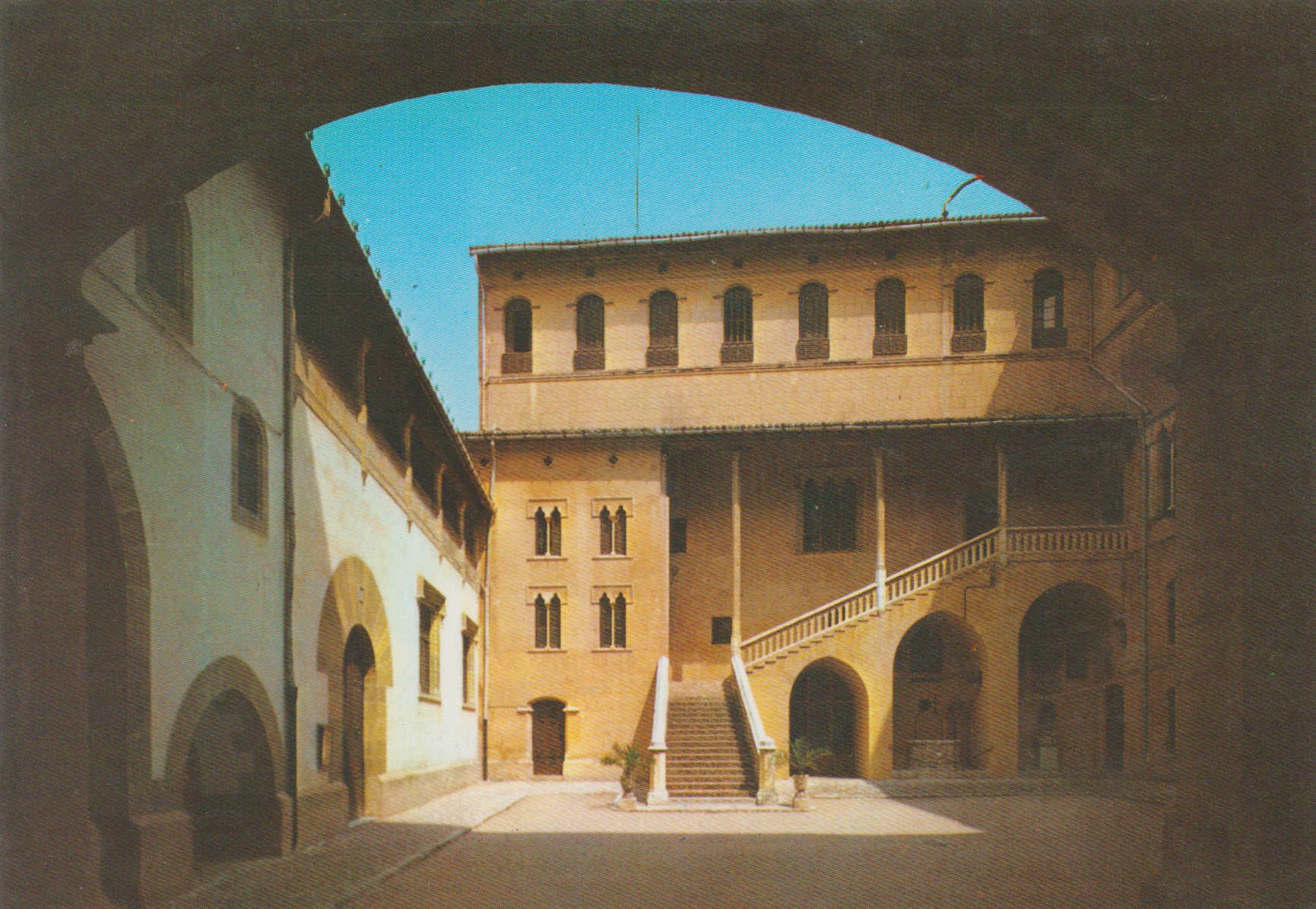 POSTAL 62684 : Gandia Valencia. Palacio del Santo Duque Patio de armas