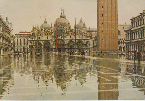 POSTAL 62837 : Venecia. Plaza de St. Marc junto a una grande torre. Italia