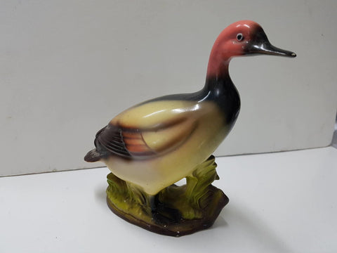 Figura de pato con la cabeza rosa