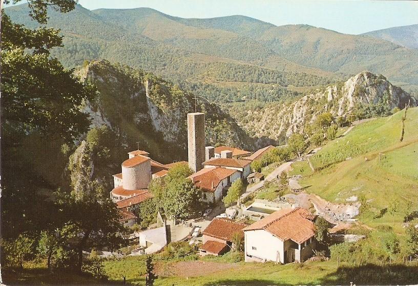 Postal 023581 : Aranzazu vista del santuario