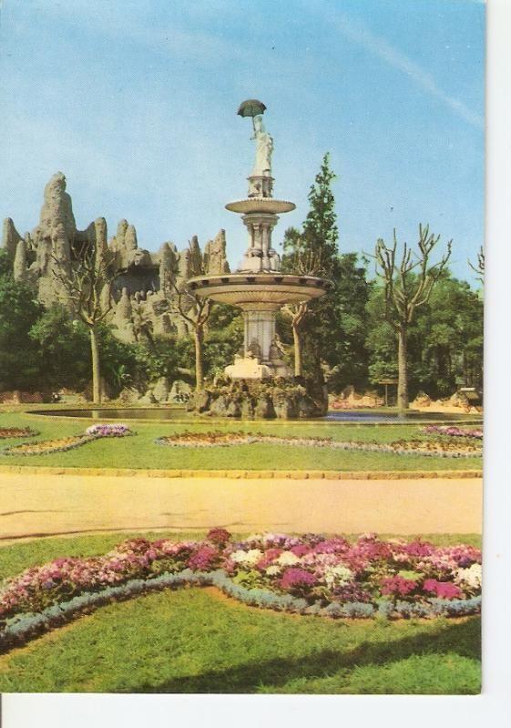Postal 028497 : Barcelona, Parque de la Ciudadela, Dama del Paraguas