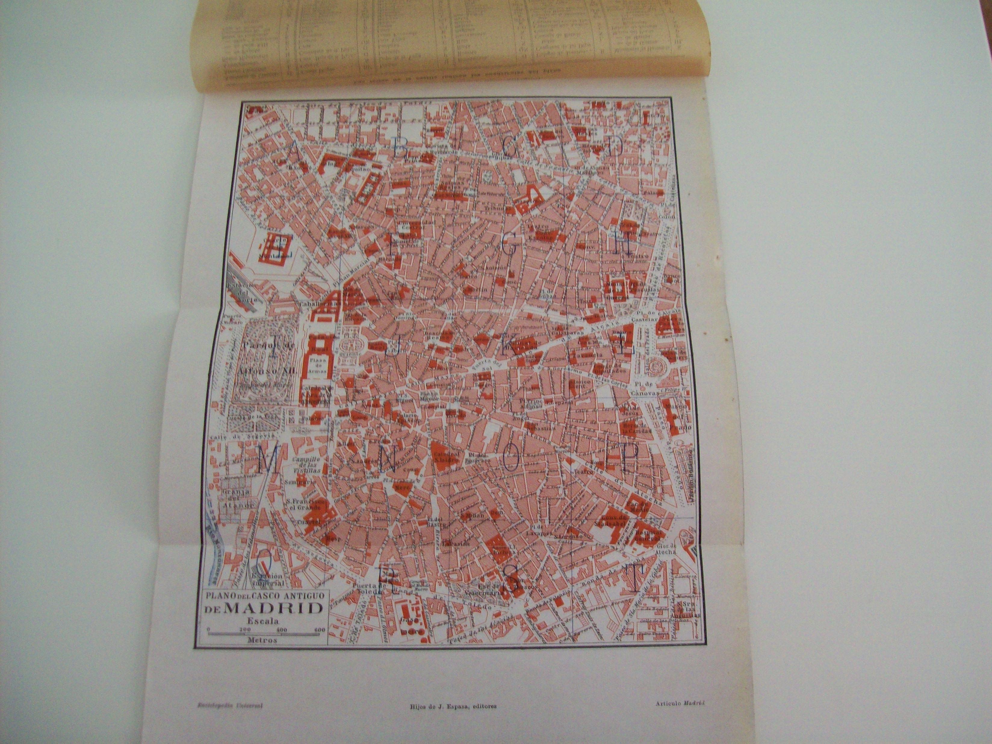 LAMINA ESPASA 1549: Plano del casco antiguo de Madrid con sobrecubierta de callejero