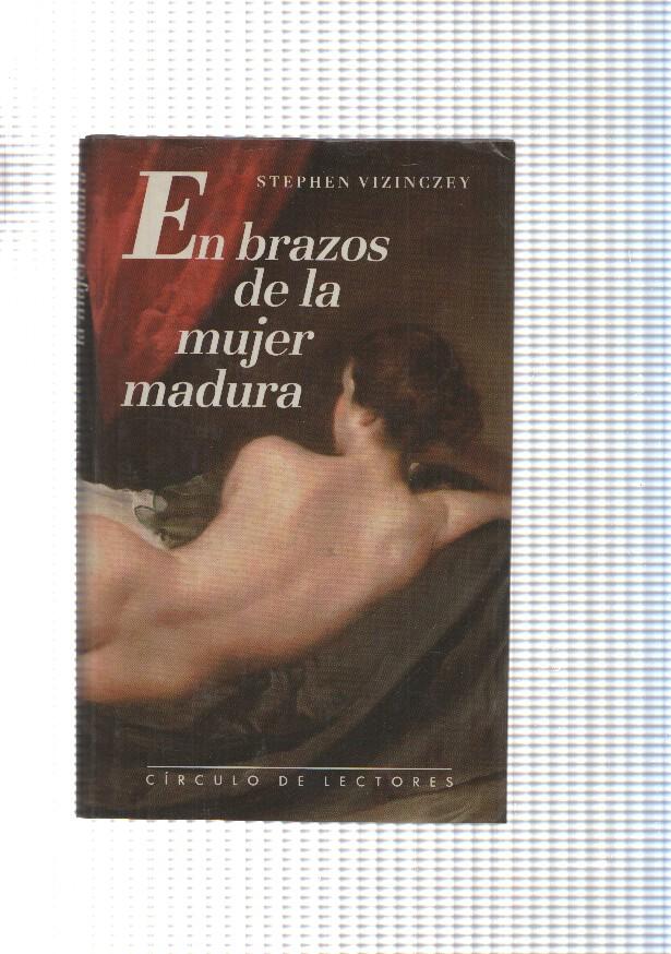 En brazos de la mujer madura