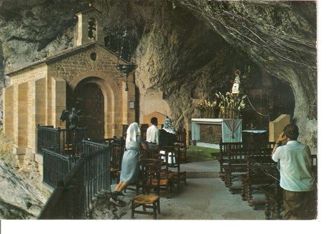 Postal 038125 : Covadonga (Asturias). Interior de la gruta