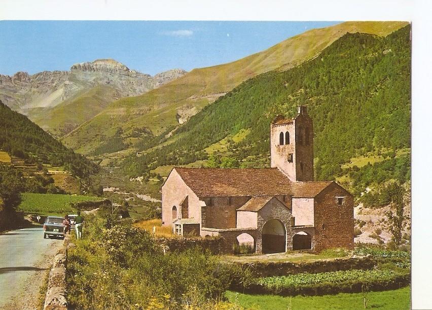 Postal 041068 : Lineas de Broto-Pirineo Aragones. Iglesia romanica y Tendeñera al fondo