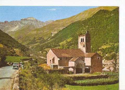 Postal 041068 : Lineas de Broto-Pirineo Aragones. Iglesia romanica y Tendeñera al fondo