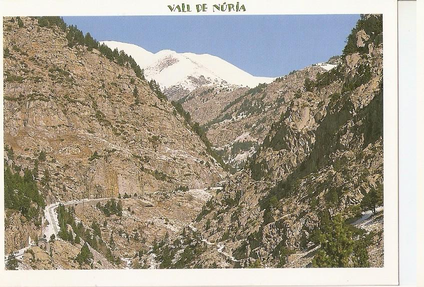 Postal 046665 : Vall de Nuria (El Ripolles). Paisatges de Vall de Nuria. Cremallera al seu pas per les roques de Tot lo Mon