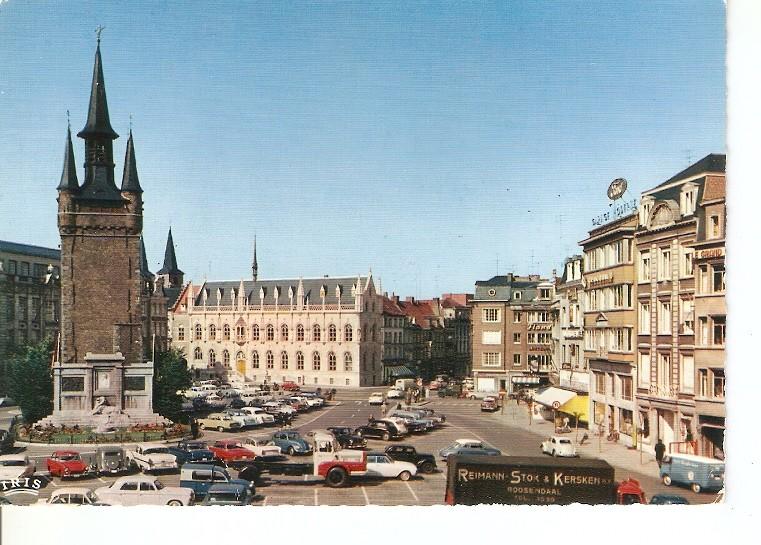 Postal 050104 : Courtrai - Grand Place Beffroi et Hotel de Ville