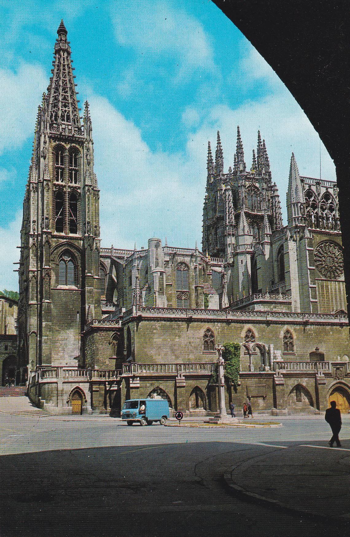 POSTAL B6087: BURGOS: LA CATEDRAL DESDE EL ARCO DE STA MARIA