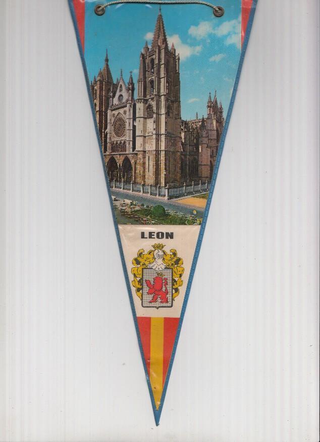 Banderin: LEON - Imagen exterior de la Catedral de Leon y escudo de la localidad