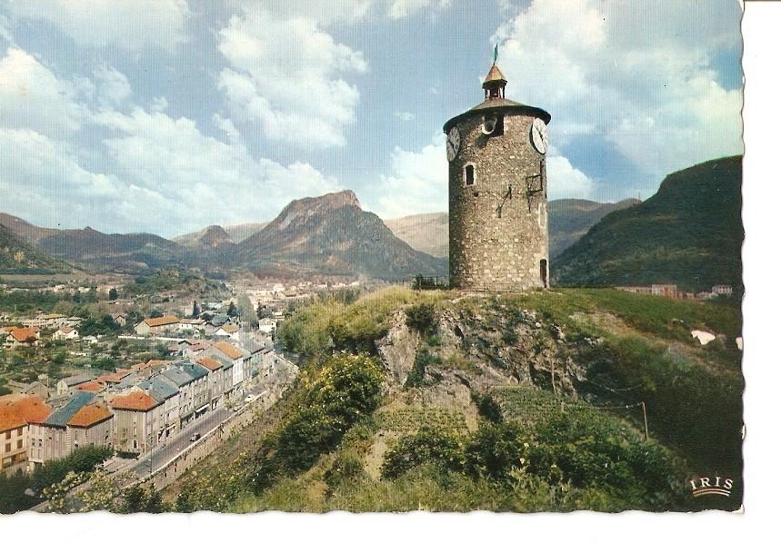Postal 041730 : Tarascon-sur-Ariege. La Tour du Castela dominant la Vallee