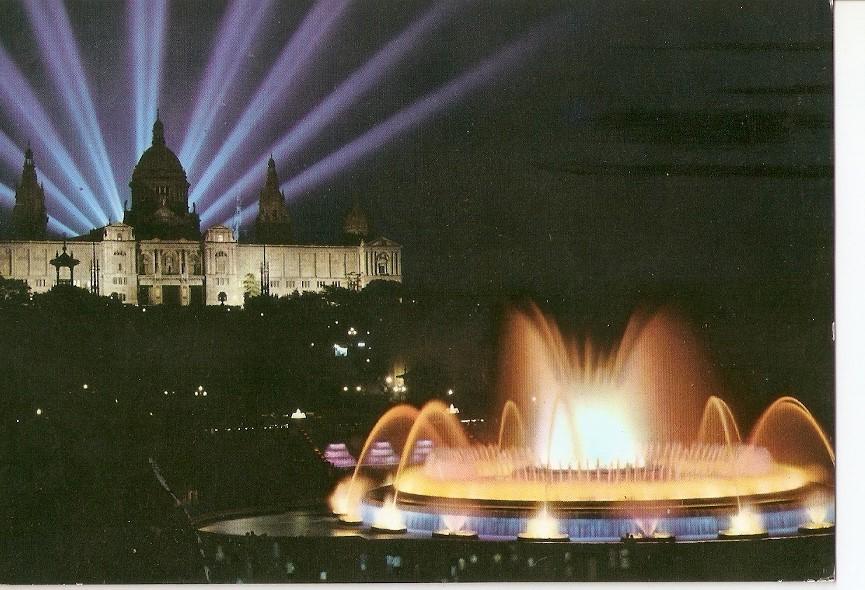Postal 030618 : Barcelona. Parque de Montjuich. Fuente Monumental iluminada al fondo Palacio Nacional