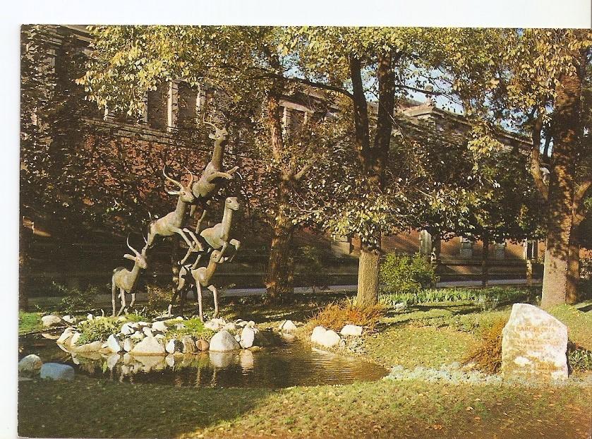 Postal 031855 : Barcelona. Parque de la Ciudadel. Monumento a Walt Disney
