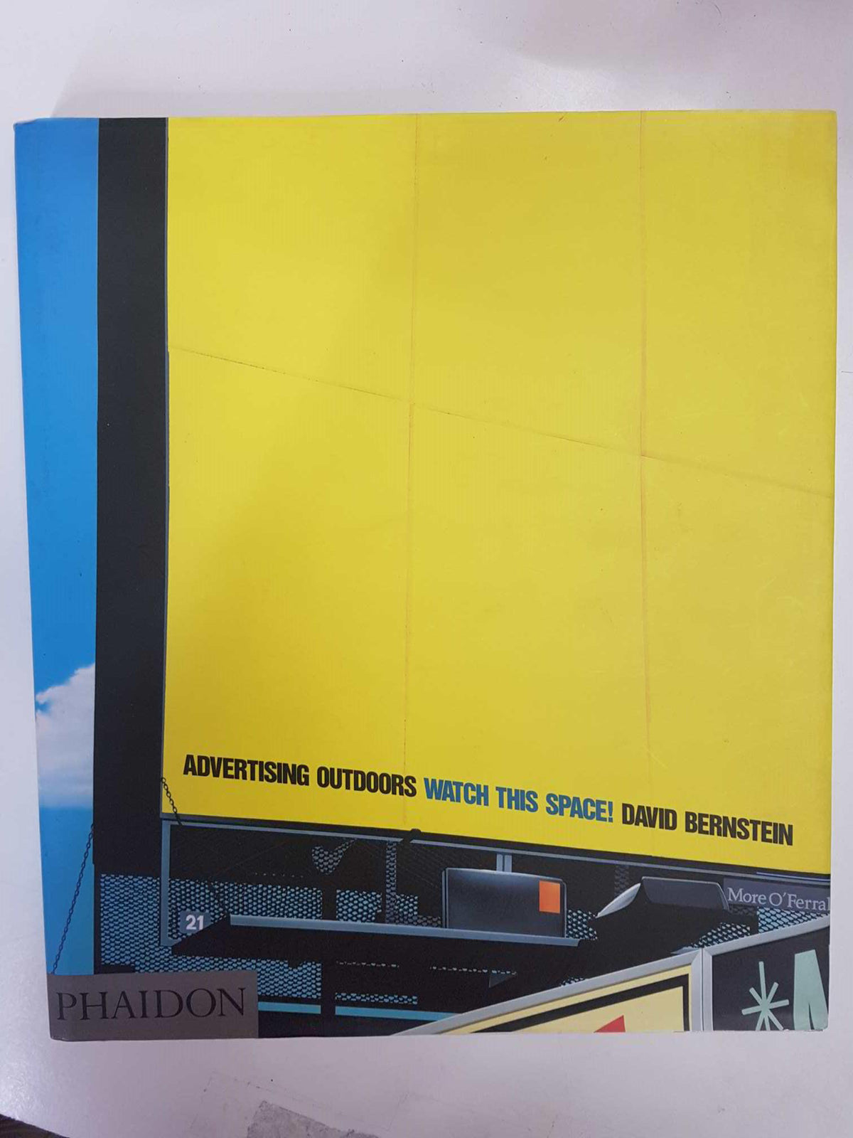Libro publicidad: Advertising Outdoors watch this space, by David Bernstein. Idioma: ingles