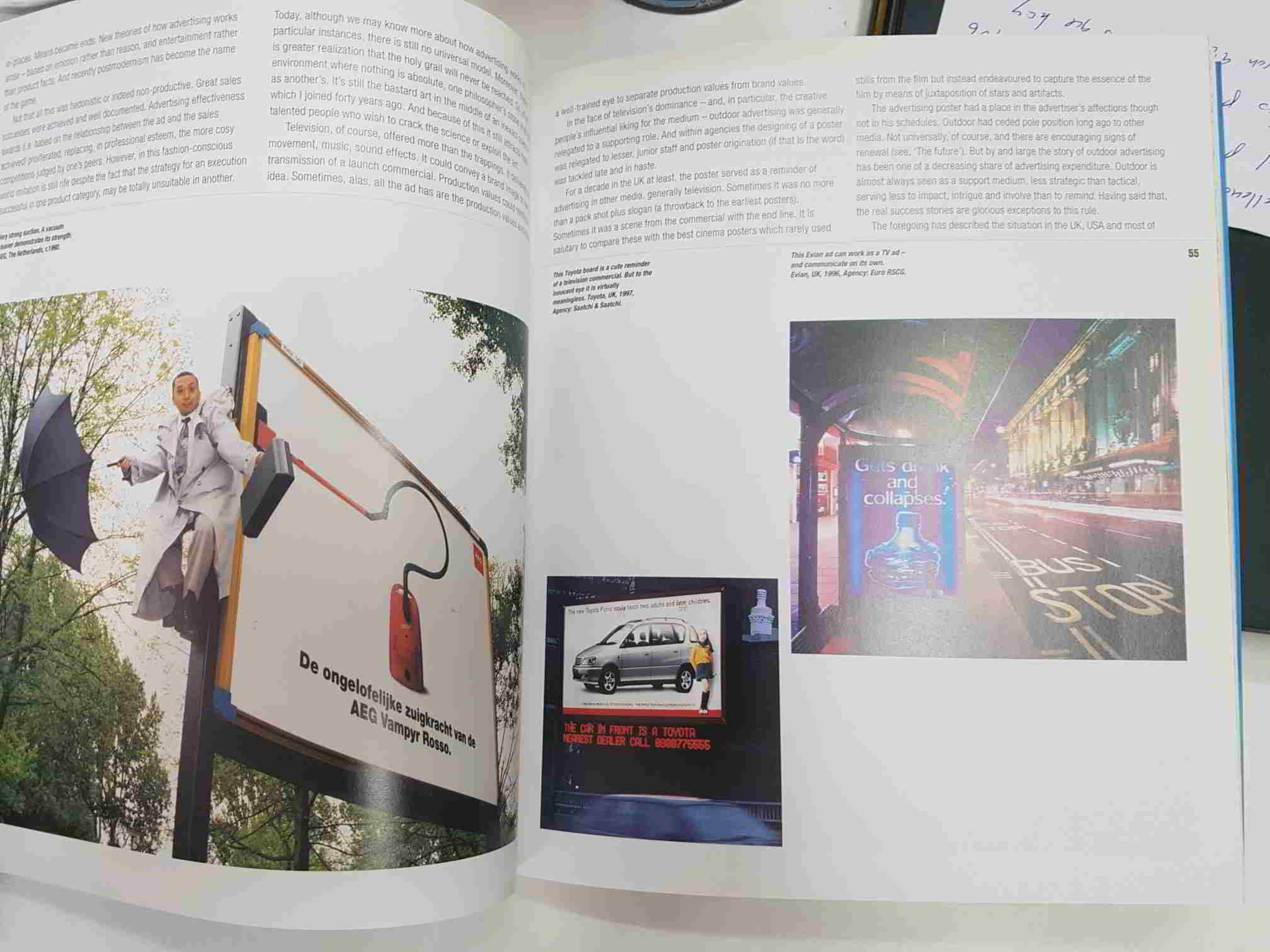 Libro publicidad: Advertising Outdoors watch this space, by David Bernstein. Idioma: ingles