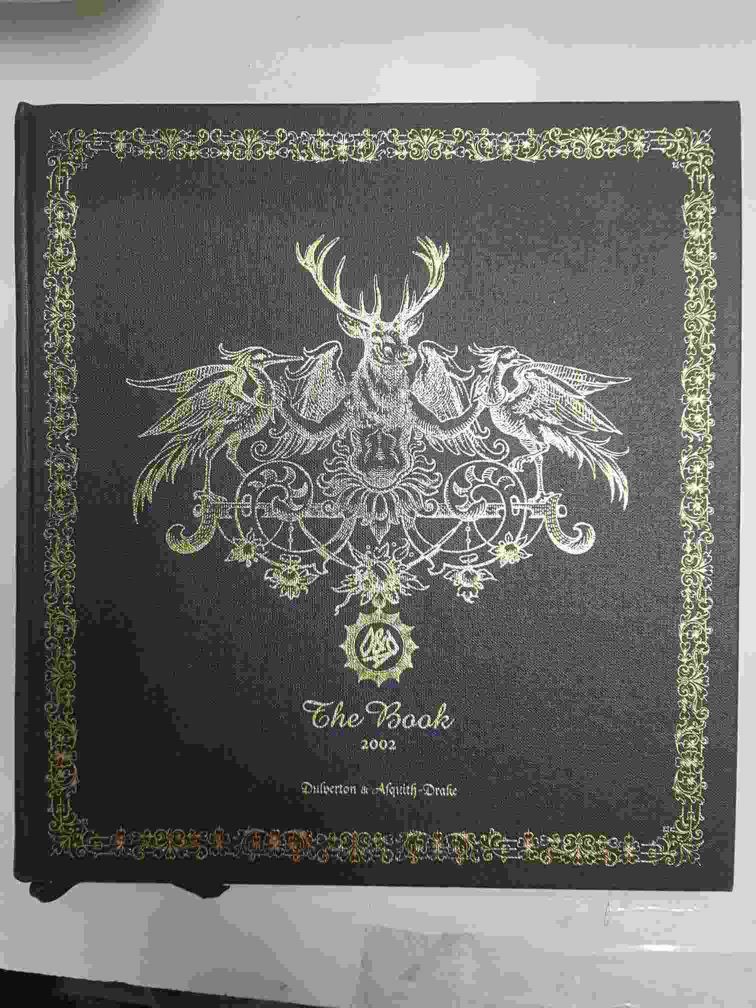 Libro de publicidad en ingles: The Book, 2002. British Design and Art Direction. Idioma ingles.