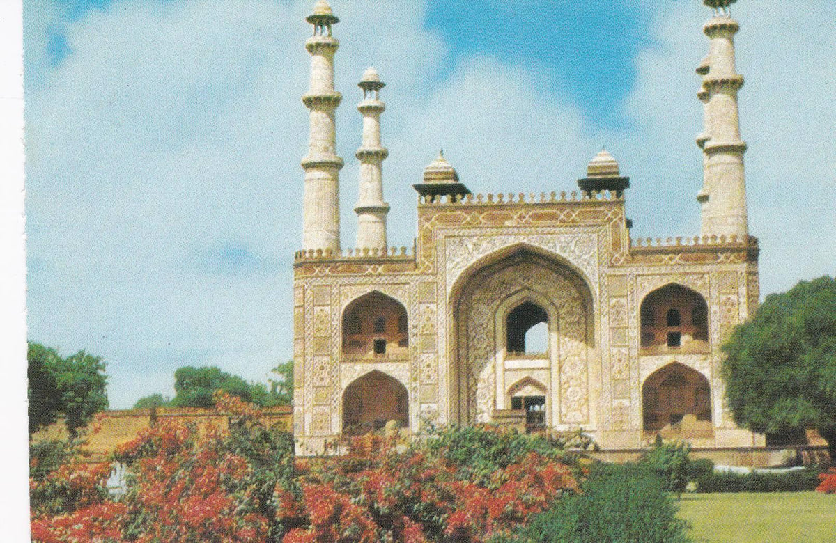 POSTAL B6121: INDIA: AKBAR S TOMB