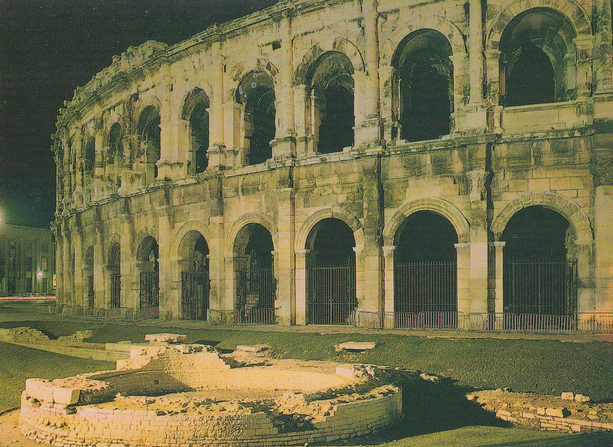 POSTAL B6322: NIMES: LES ARENES DE LA NUIT