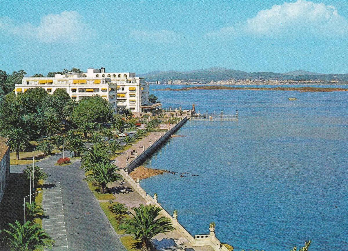 POSTAL B6358: ISLA DE LA TOJA: GRAN HOTEL Y PASEO MARITIMO