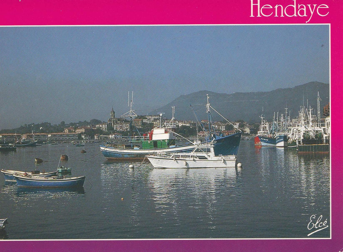 POSTAL B6467: HENDAYE: LE PORT AVEC VUE SUR FONTARABIE