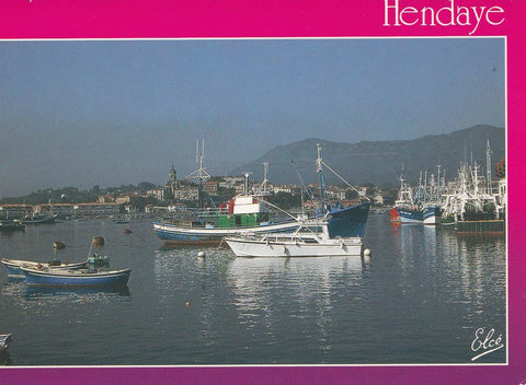 POSTAL B6467: HENDAYE: LE PORT AVEC VUE SUR FONTARABIE